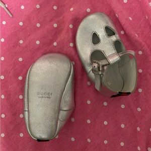 Gently used Gucci shoe fits 3-9 months baby girls